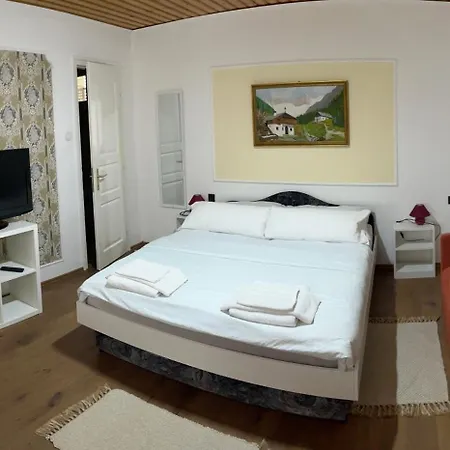 Bango Vendeghaz Guest house *